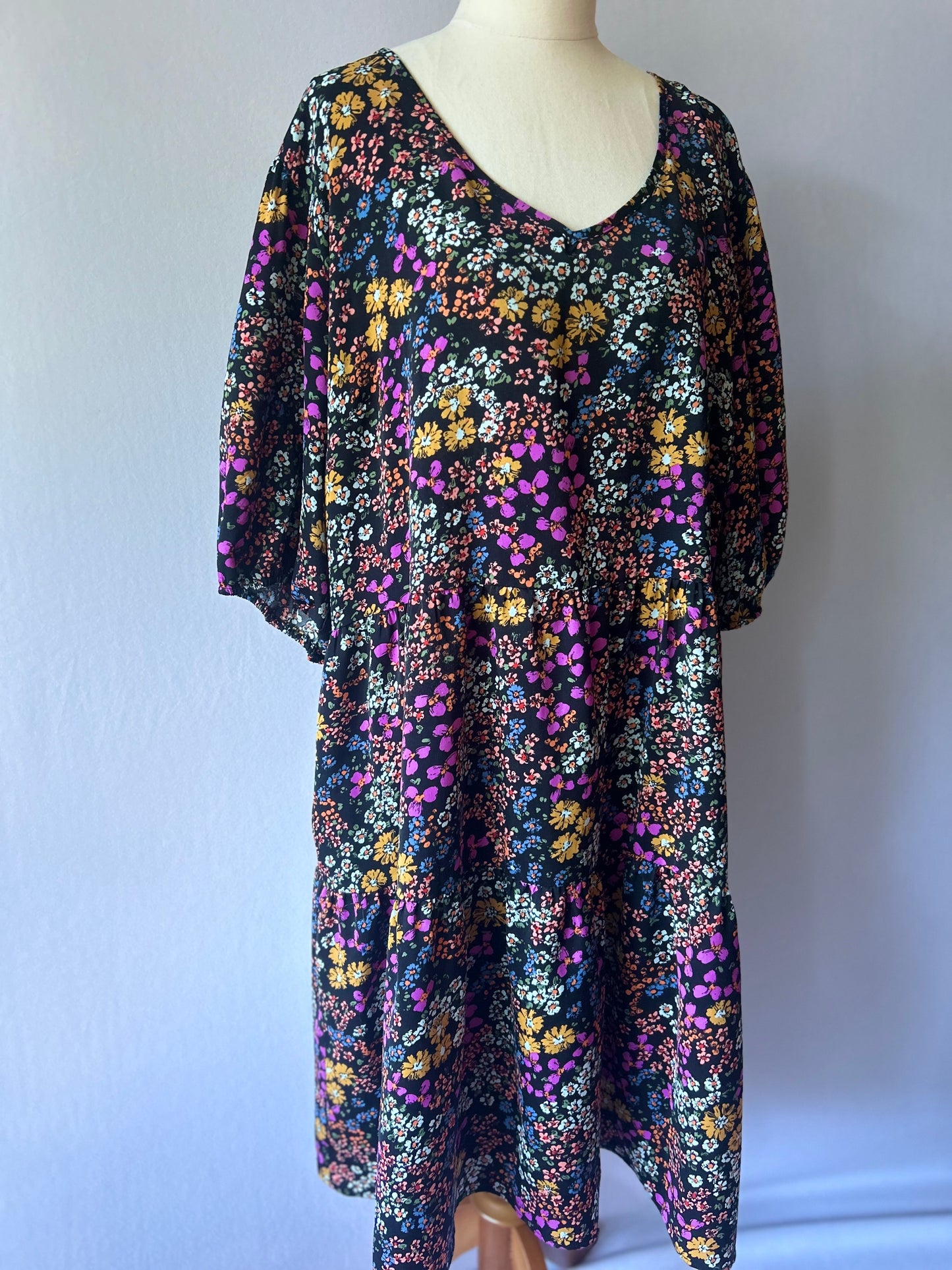 Ruby & Rain Tiered Smock Ditsy Floral Dress - Multi/Black - Size M( NZ-Aus 16-18 )