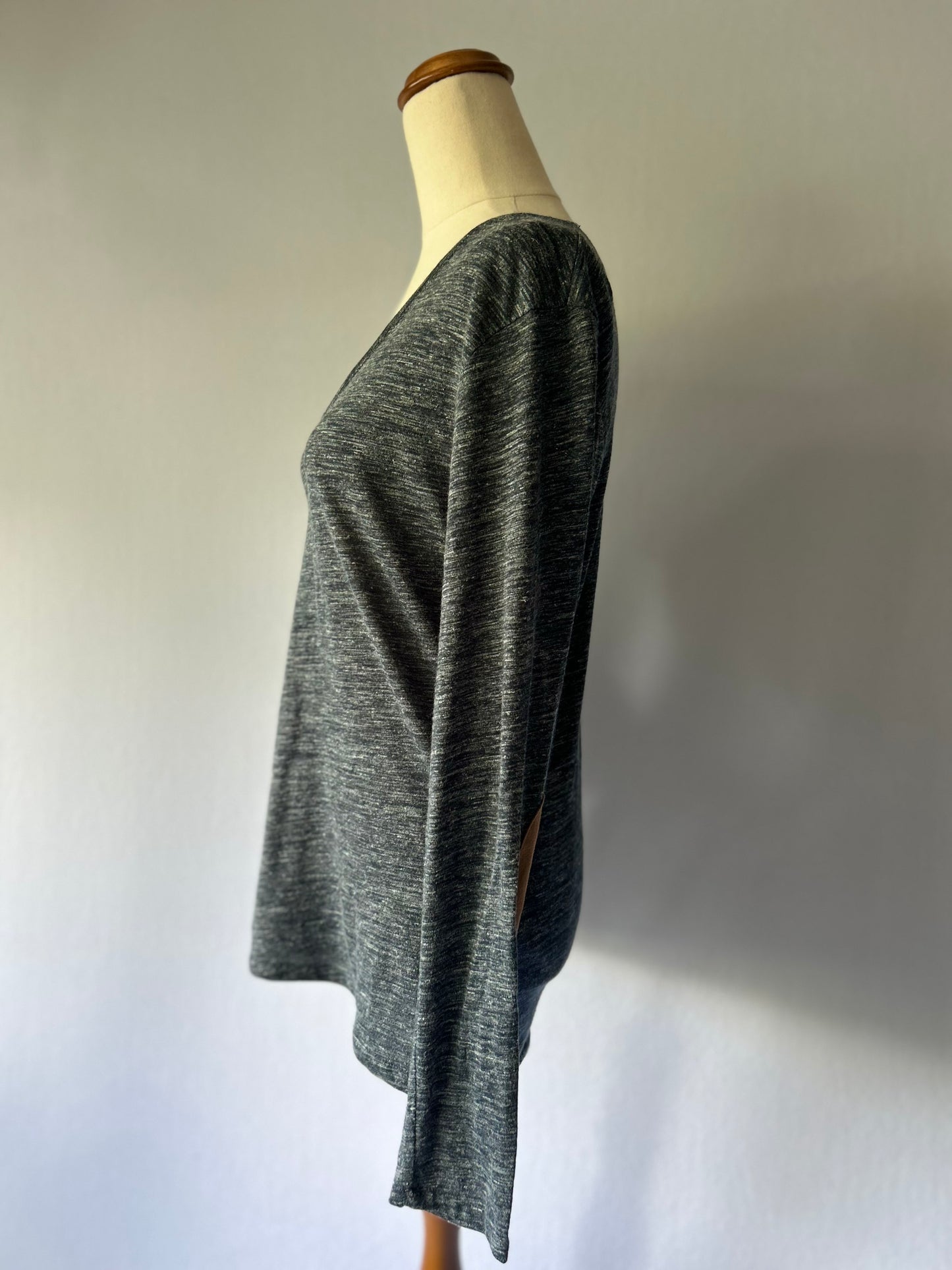Linen-Blend Heathered V-Neck Top – Size M